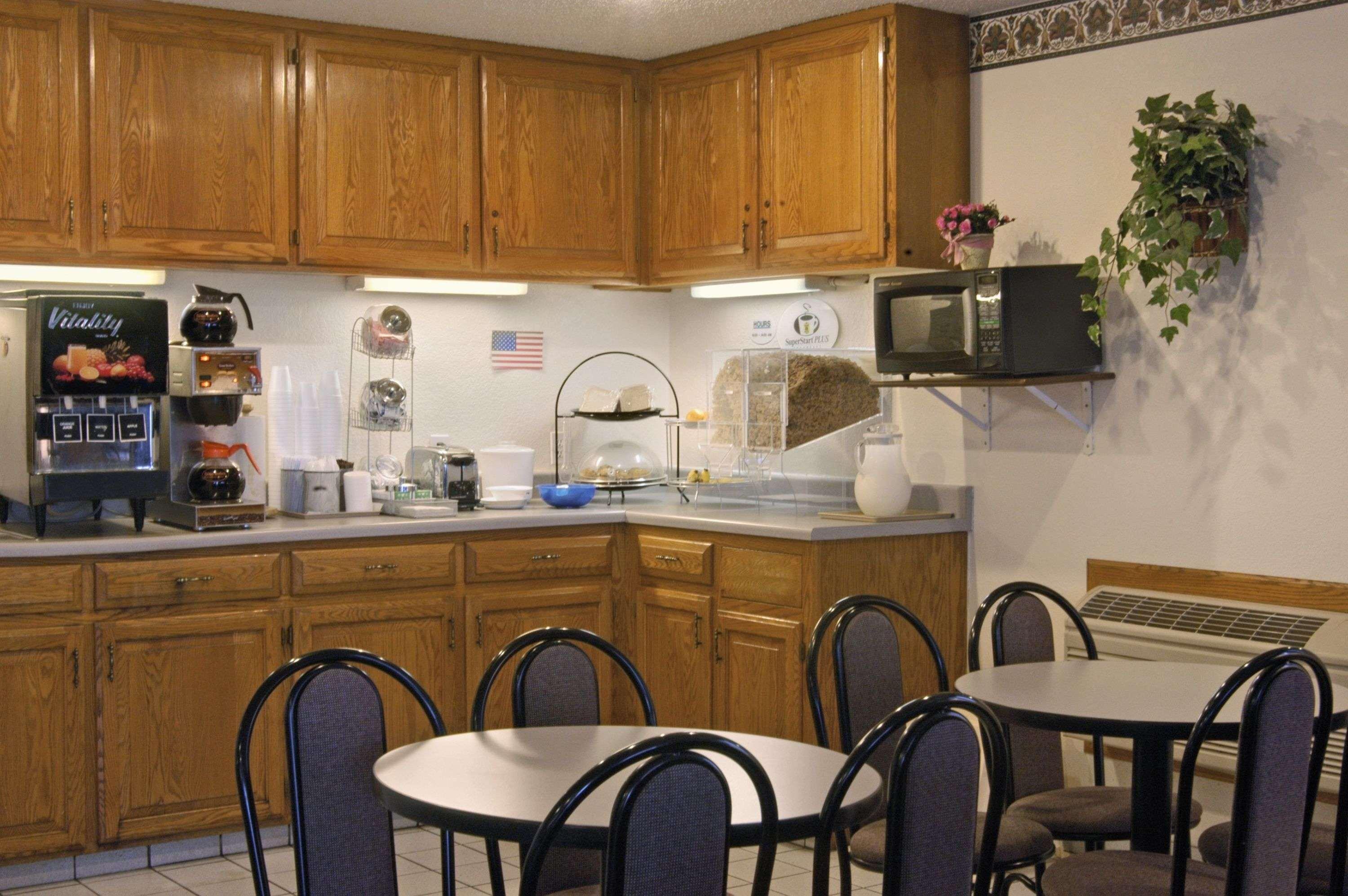 Super 8 By Wyndham Aransas Pass Hotel Restoran gambar